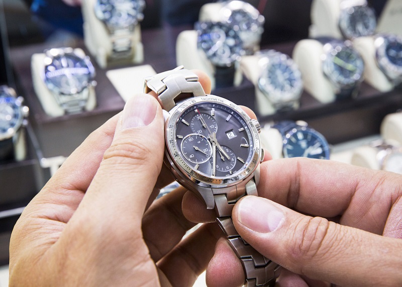 What to know before buying a watch?