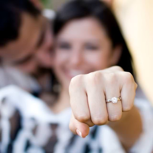 How to Choose the Right Engagement Ring for Her